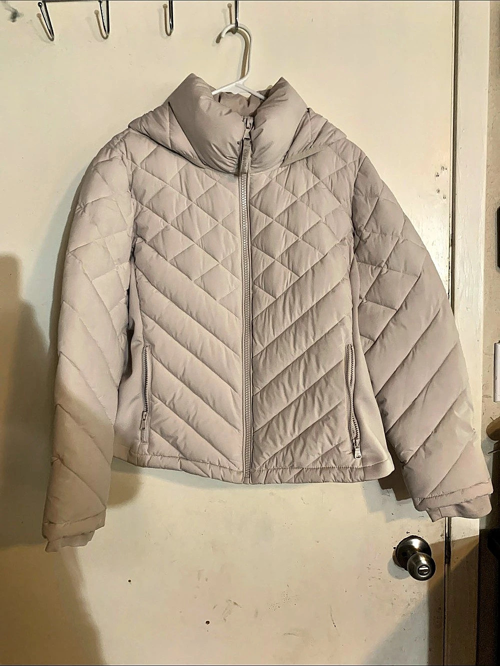 Calvin Klein Chevron Quilted Hooded Puffer Jacket Cream